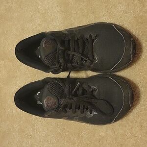 FREE WITH ANY PURCHASE! ASICS boy shoes,  size 5